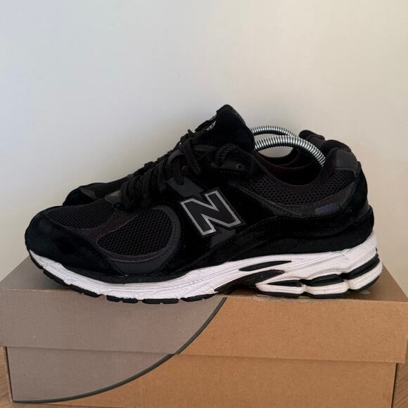 New Balance 2002 R Black/White Men Sneakers- SZ 9.5 D main image 9